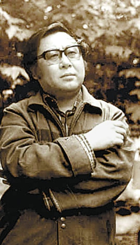 中国当代作家,生于陕北榆林清涧县一个世代农民家庭,其代表作《平凡的