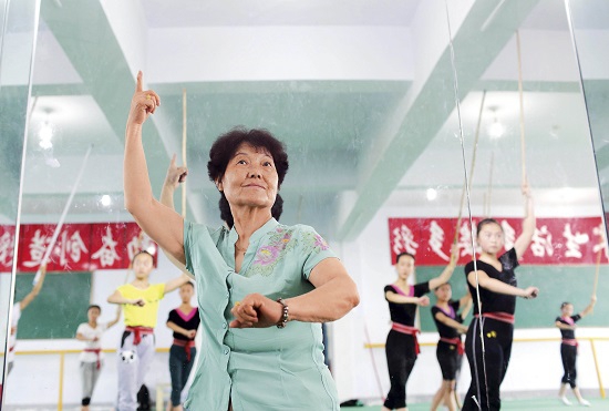 “汉调皇后”许新萍是国家级非物质文化遗产传承人,现已70多岁仍在教学